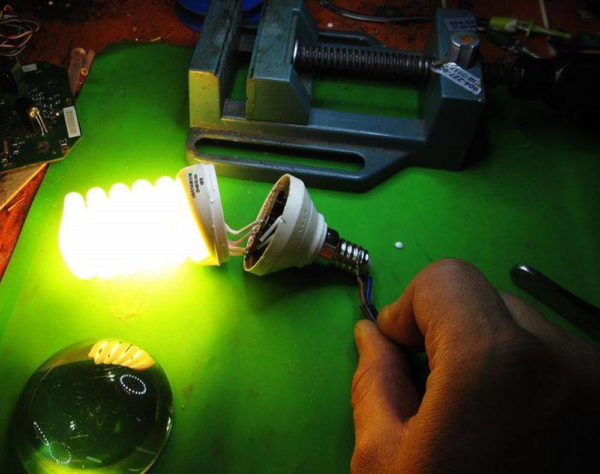 Safety measures at work with electric devices