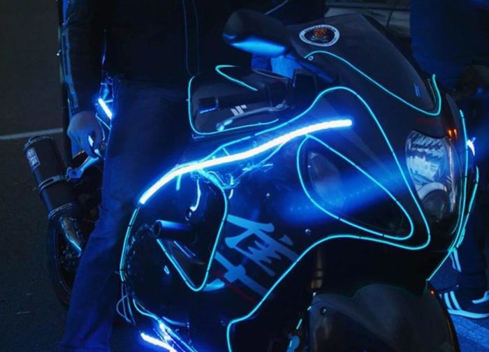 Motorcycle tuning with thin neon filament and thick LED-flex.
