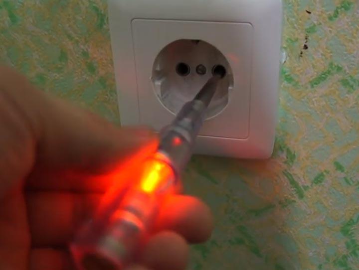 Description of point luminaire installation in gypsum plasterboard ceilings