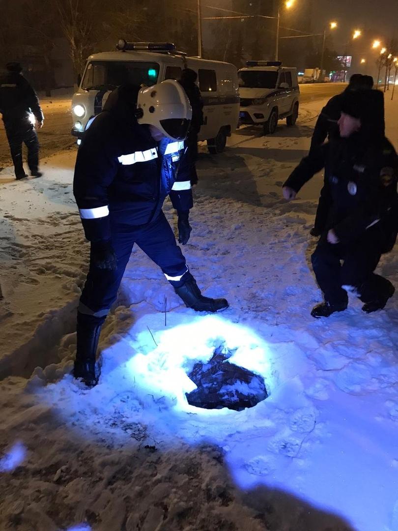 December 2011. An accident in Kazan. A woman fell at night into an open manhole.