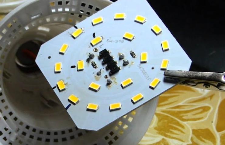 It is not difficult to resolder diodes.