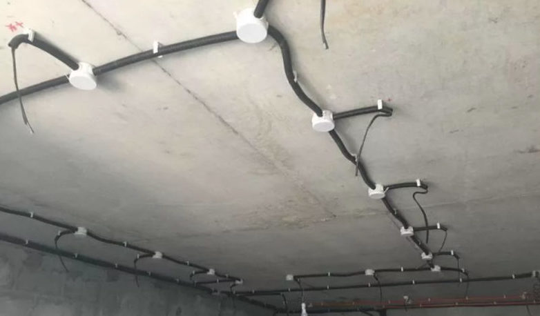 How to install the correct lamp in the grid ceiling