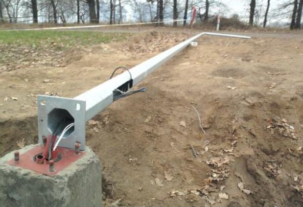 How much distance between lampposts should be