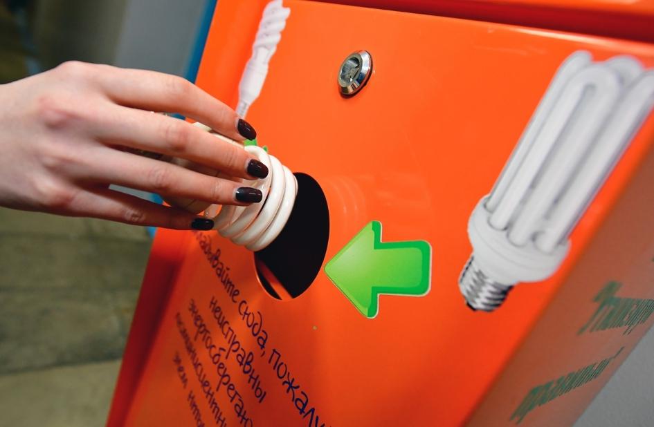 How to change the light bulb