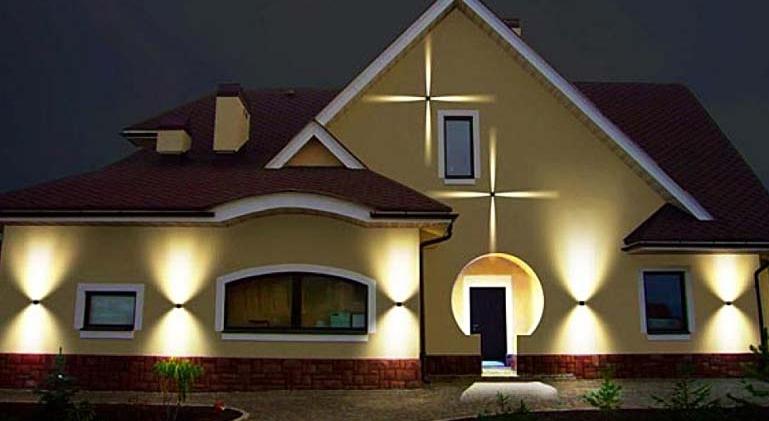Arrangement of facade lighting of a country house