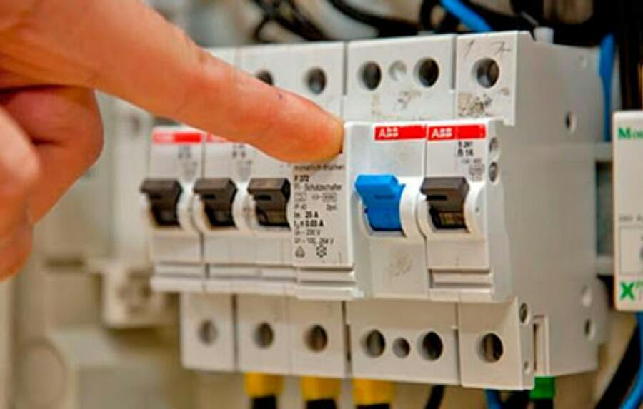 Features of lamp bulb replacement in suspended ceilings