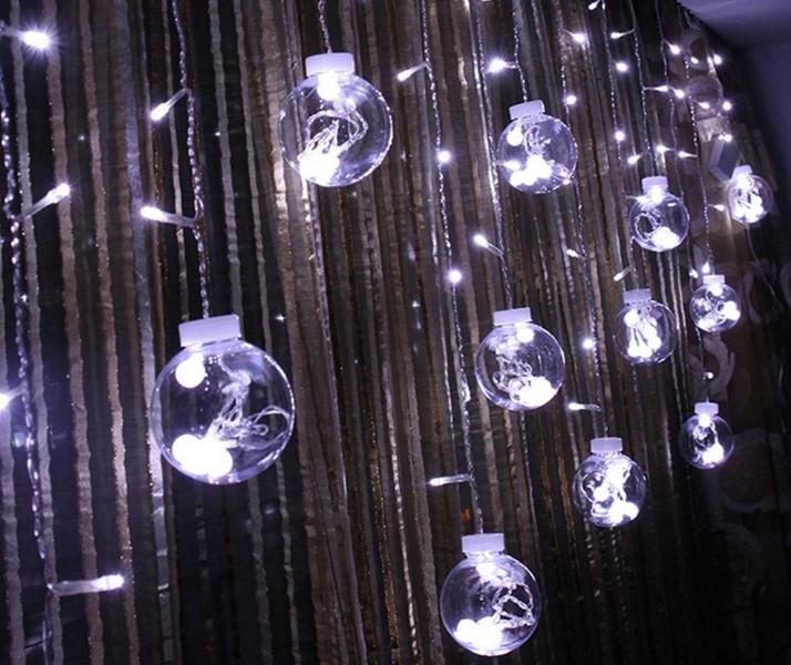 The Christmas lights allow you to create a stylish New Year illumination in any room.