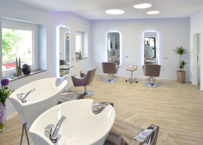 Lighting in the salon should create a comfortable environment.