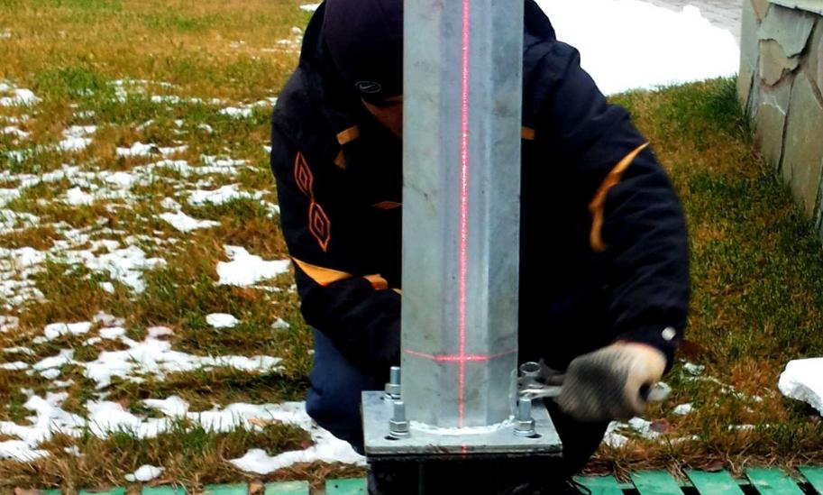 Level when erecting poles