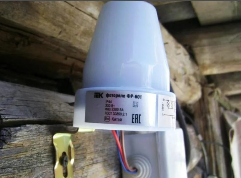 How to correctly connect a light dependent relay to the street lighting