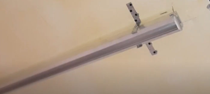 Installation of track light fixtures in a suspended ceiling