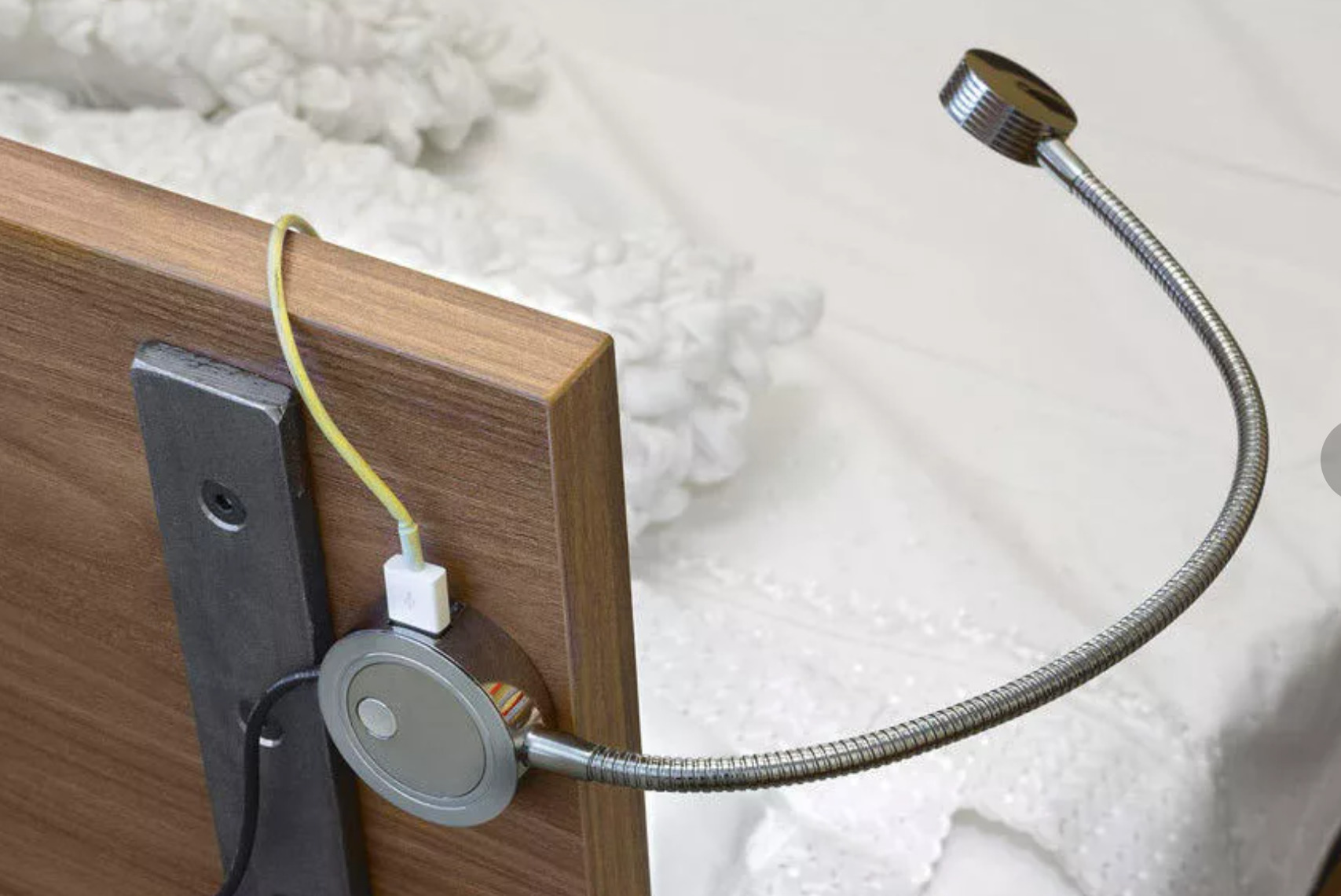 Lighting design for a contemporary style living room