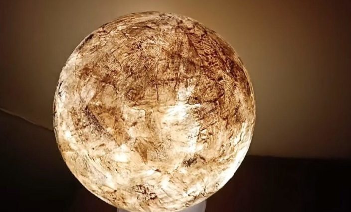 A luminaire-moon.