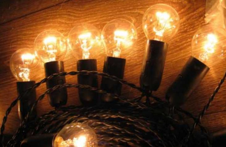 How to make a light bulb garland with your own hands