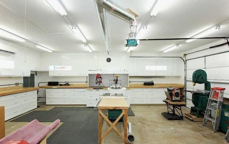 The workshop must be illuminated