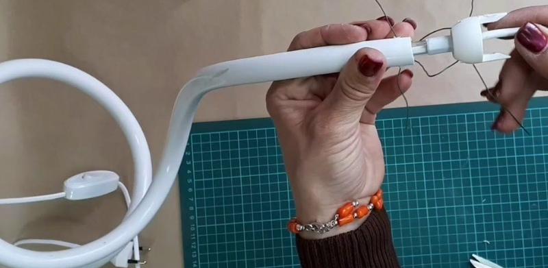 Masem light fixtures with scrap pipes with his hands