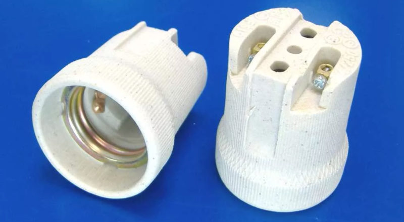 How to Connect a Light Bulb Chuck to Wire