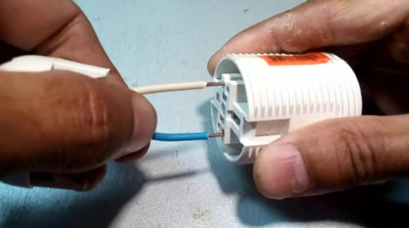 How to Connect a Light Bulb Chuck to Wires