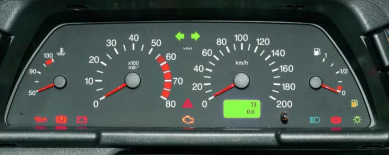 Display of light bulbs on the instrument panel