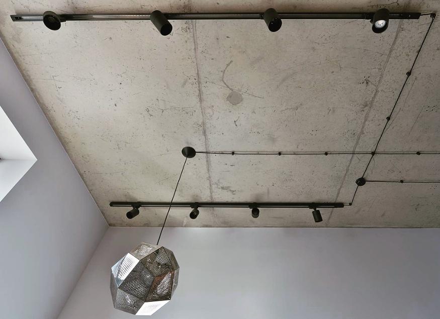 Features of ceiling lighting