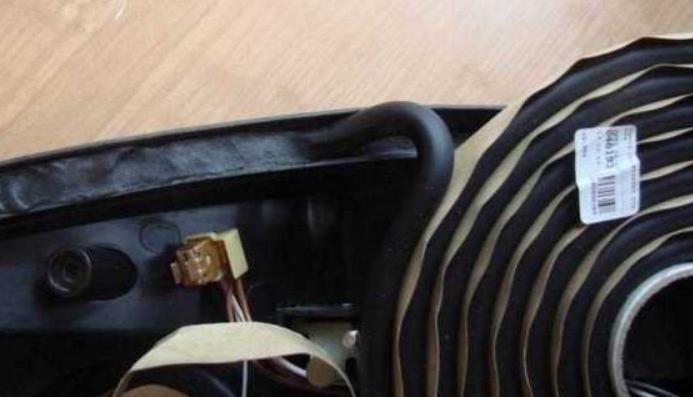 Using headlight sealant on a car