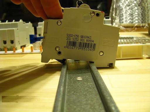 How to correctly install and connect a double switch