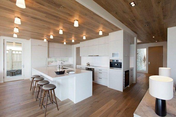 Lighting in the wooden house: useful tips and recommendations