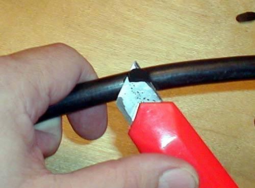 How to Connect a Lightbulb Through a Switch - Diagrams