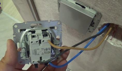 How to Connect a Lightbulb Through a Switch - Diagrams