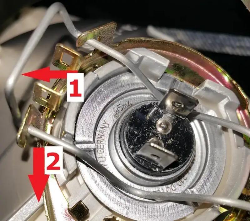 How to change a dipped beam bulb